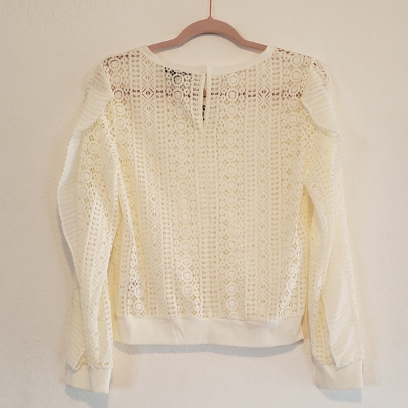 NWT Express Cream White Blouse Flutter Detail Unique w/ Movement! - Picture 12 of 15